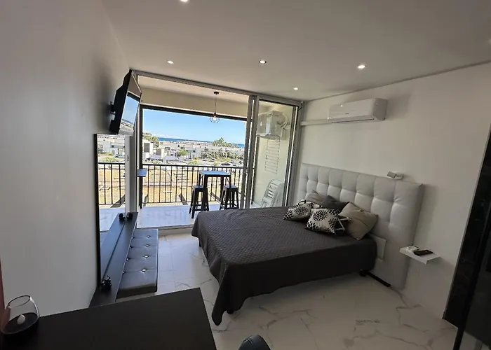 Naturiste Cap D'agde Héliopolis F 68