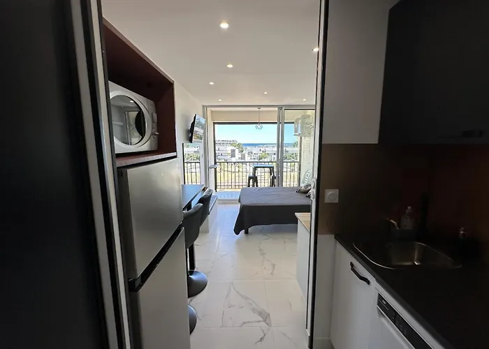 Naturiste Cap D'agde Héliopolis F 68